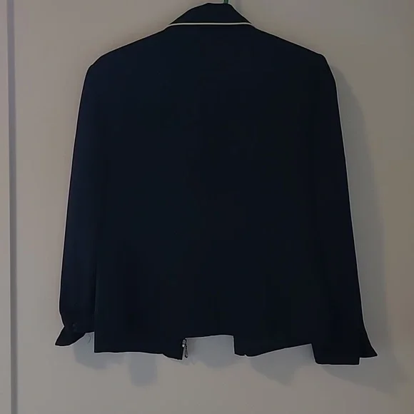 Jaket - Picture 6 of 6